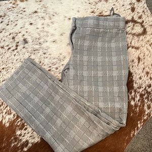 Work pant that is comfy, stretchy & stylish.